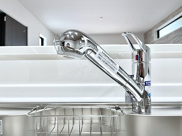 いつでも清潔なおいしいお水を。一つの水栓で水道水と浄水を使い分け。