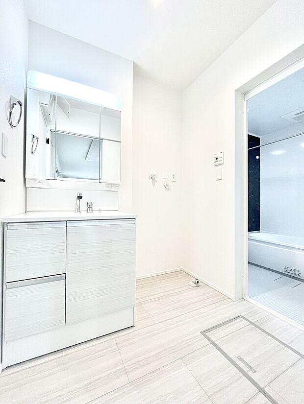 広々とゆとりのあるランドリースペース。