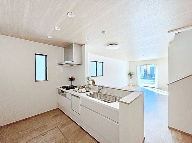 ◆A号棟◆~Kitchen~ 自然光が入る窓のあるキッチン☆毎日使う場所だからこそ、使い勝手を考慮しました。ゆったりとしたキッチンコーナーは質感豊かな仕上がりとなっております。