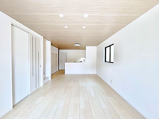 ◆B号棟◆~Living~ ここにはみんなが集い、食事と楽しい会話が始まる。話に夢中になりすぎて、ついつい時を忘れ夜半過ぎになってしまう。そんな束の間の幸せを感じさせてくれる場所でありたい。