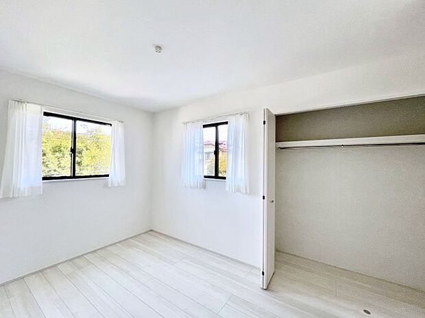 ◆A号棟◆〜Bed Room〜 子供部屋はお子様にとって大変重な役割があります。子供一人で過ごす空間を与えることで、宿題や勉強時間も自然と増えまた自ら部屋の片付けや掃除なども促すことに繋がります。