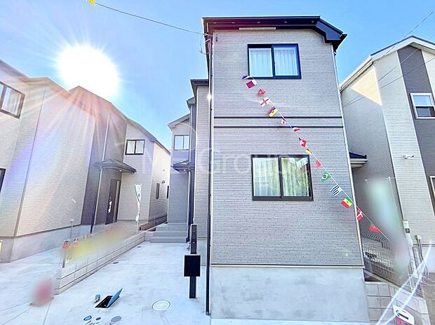 ◆A号棟◆〜Exterior〜　首都圏で憧れのスローライフ♪緑に囲まれた土地は都会の喧騒を忘れられそう。四季を通じて自然と触れ合えるスポットが周辺には盛りだくさん！住みたくなる家。暮らしたい町。