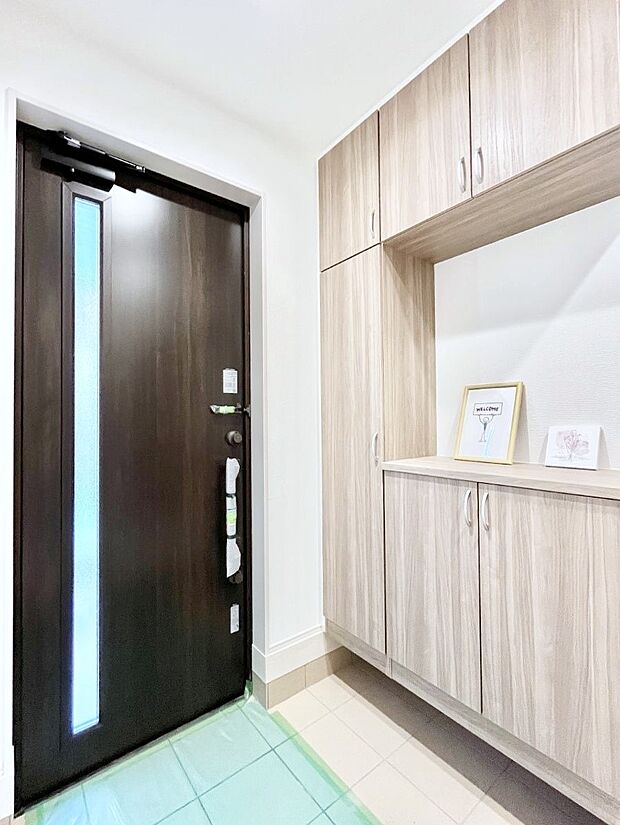 飾り棚を利用して、お越しいただくお客様をおもてなしできます。