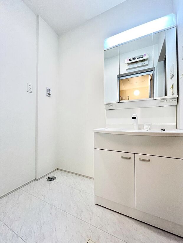 身支度もスムーズにおこなえる脱衣場      