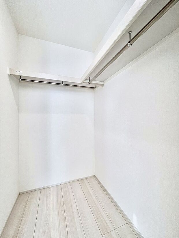 ウォークインクローゼット付きで生活空間を広く利用できます。