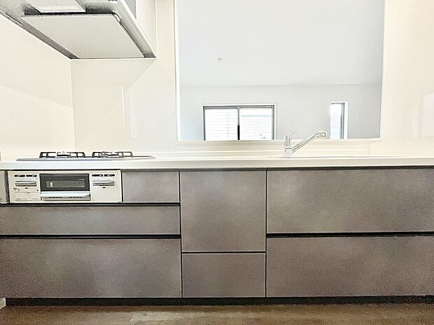 ~Kitchen~ 広くて使いやすいキッチンなら家族でいっしょに料理をつくったり、後片付けも手間なくできちゃいます♪収納もたっぷりあるので、いつもすっきりと清潔な印象を保てます。