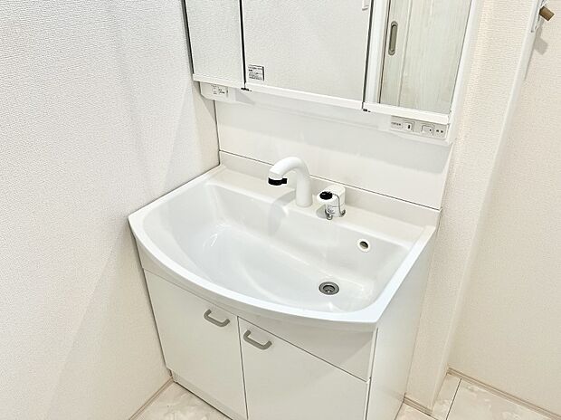 ハンドシャワー付き!使いやすい洗面台。