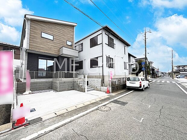 前面道路:北 6m 公道 前面道路は閑静な住宅地をはしる車通りの少ない道路。 駐車の出し入れもらくらくです!ご不明点・現地見学のご希望は、お気軽にお問い合わせください!