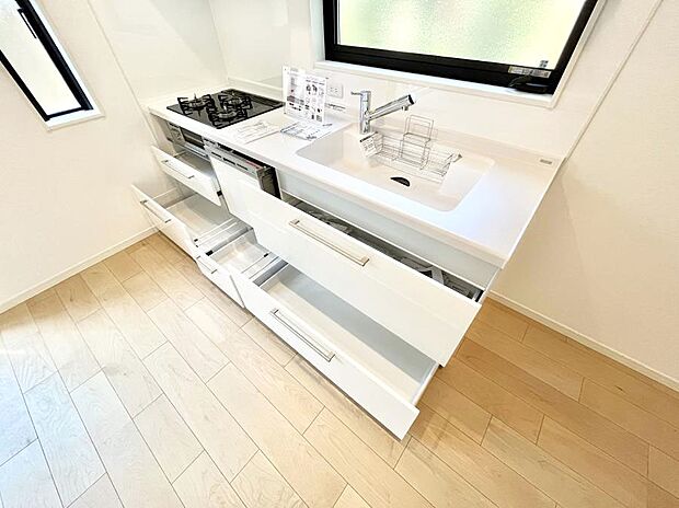 使いやすさを優先したスライド式収納タイプ!