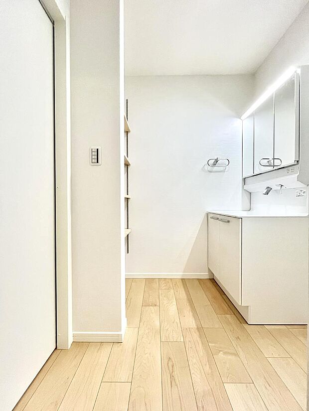 清潔感のある快適空間です。毎日の身支度も気持ち良くお使い頂けます。