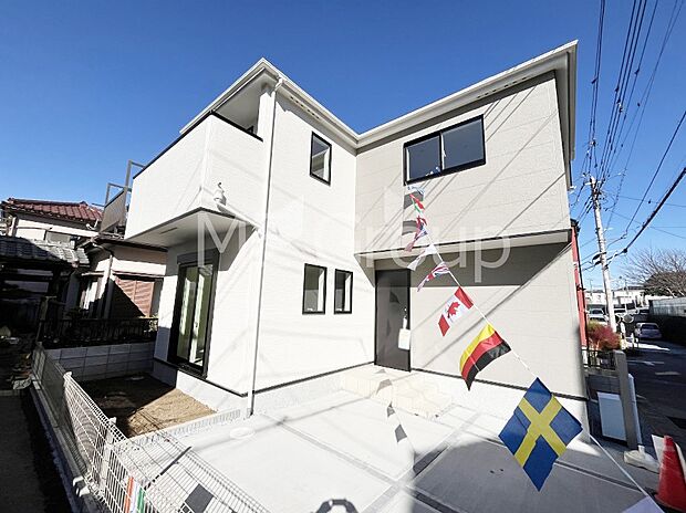 〜Exterior〜　一戸建ての大きなメリットは、自分達の「土地」を「自由に」使える事です。ガーデニングやＤＩＹ，車やバイクの趣味など様々な用途で利用できます。