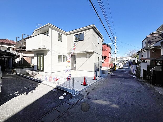 〜Exterior〜　前面道路：南東4ｍ市道　前面道路は閑静な住宅地をはしる車通りの少ない道路。駐車の出し入れもらくらくです！ご不明点・現地見学のご希望は、お気軽にお問い合わせください！