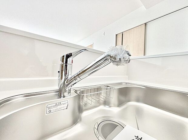 いつでも清潔なおいしいお水を。一つの水栓で水道水と浄水を使い分け。