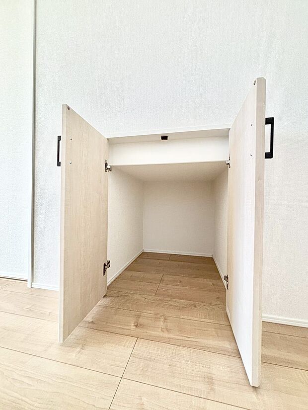 食材のストックはもちろん、日用品の収納など使い方はいろいろ!