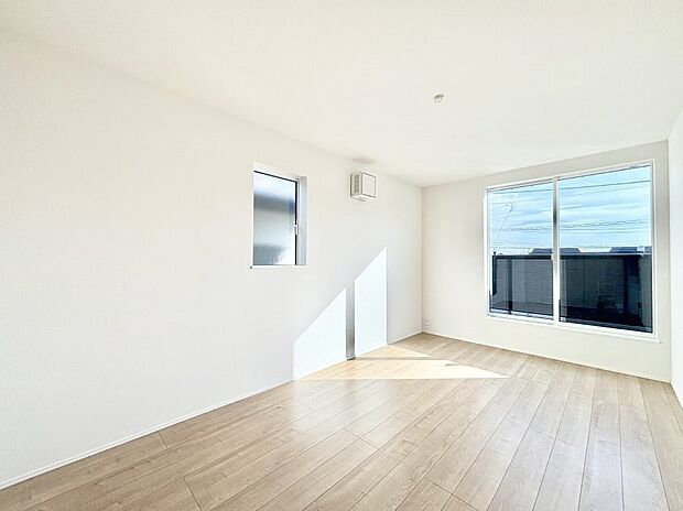 〜Bed Room〜　部屋数が多いのが戸建てのメリットです。ご家族が増えたことで手狭に感じていた住まいも戸建てでは各居室プライバシーを保つことができます。住まいにゆとりが生まれ心もリラックスできます♪