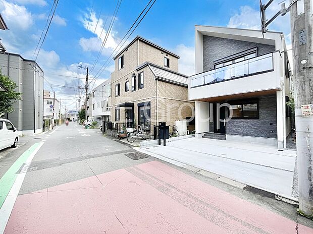 前面道路:東 5.2m 公道 前面道路は閑静な住宅地をはしる車通りの少ない道路。 駐車の出し入れもらくらくです!ご不明点・現地見学のご希望は、お気軽にお問い合わせください!