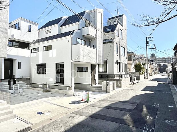 〜Exterior〜　前面道路は閑静な住宅地をはしる車通りの少ない道路。駐車の出し入れもらくらくです！ご不明点・現地見学のご希望は、お気軽にお問い合わせください！