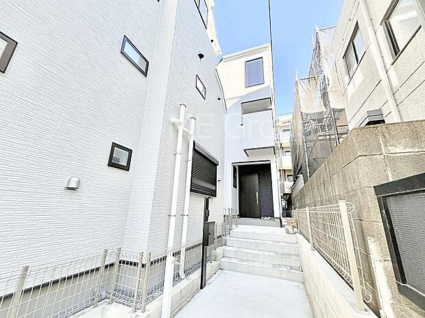 洗練された外観、上質な住空間が広がる室内は永く安心して過ごせる住居です。