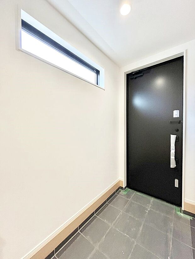 明るい玄関はお客様をお出迎えするのにぴったりです！