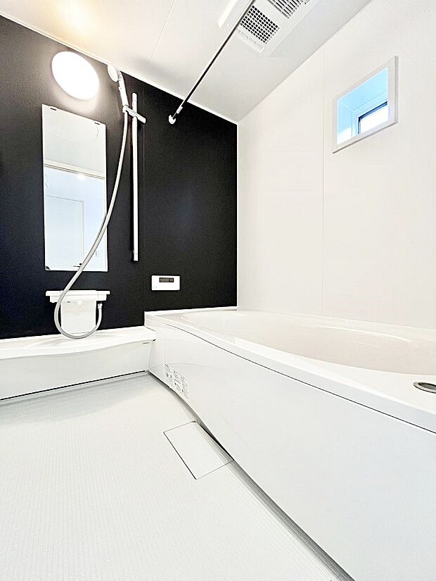 浴室乾燥機付きのバスルームでいつでも快適なバスタイムが楽しめます！