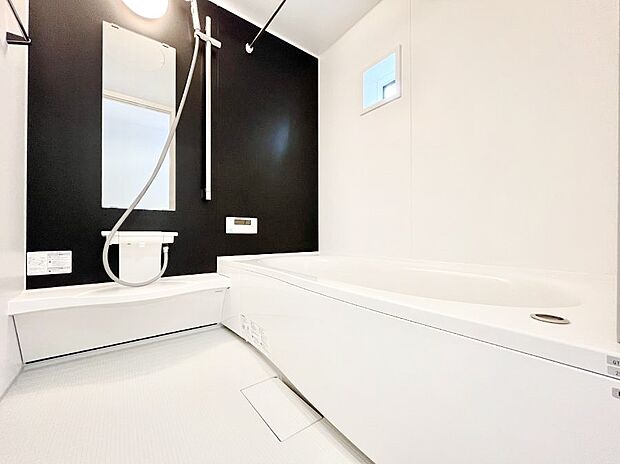 ◆1号棟◆〜Bath Room〜  広々とした雰囲気の良いバスルーム。  お子様と一緒にお風呂に入る楽しみ、思い出の一ページが刻まれる大切な瞬間。  日々の疲れをリフレッシュできそうです。
