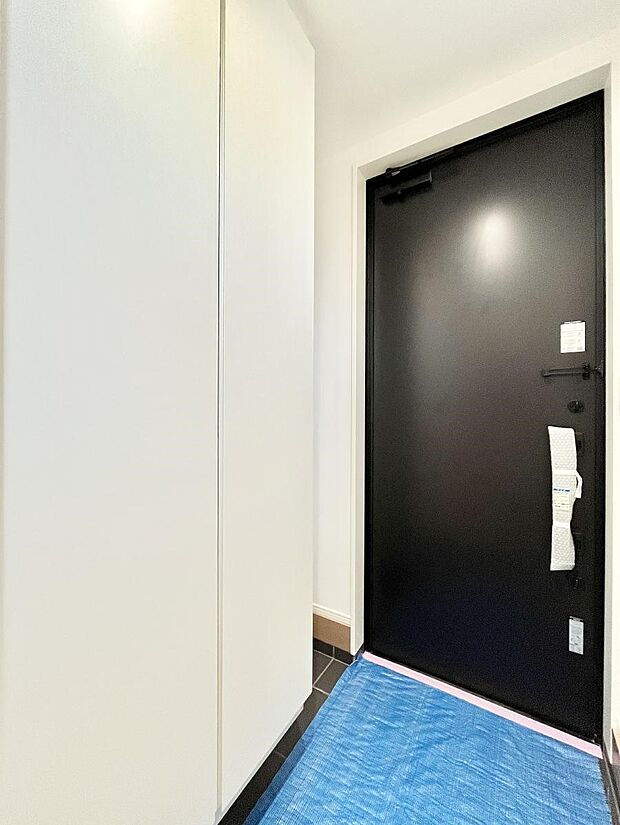 ◆3号棟◆〜Entrance〜 玄関は家の顔といわれますが我が家のセンスをさりげなく感じさせる魅力ある玄関造りも楽しみの一つ。帰宅する度に家族がほっとできる心地よい空間造りも大切ですね♪