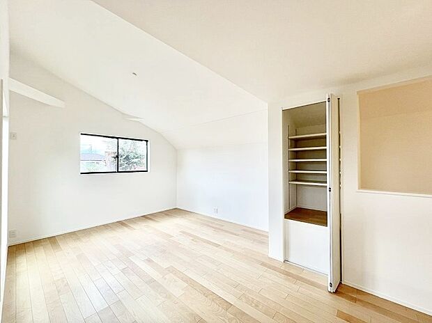 家族団らんの時間も増えそうなくつろぎのリビングダイニング。