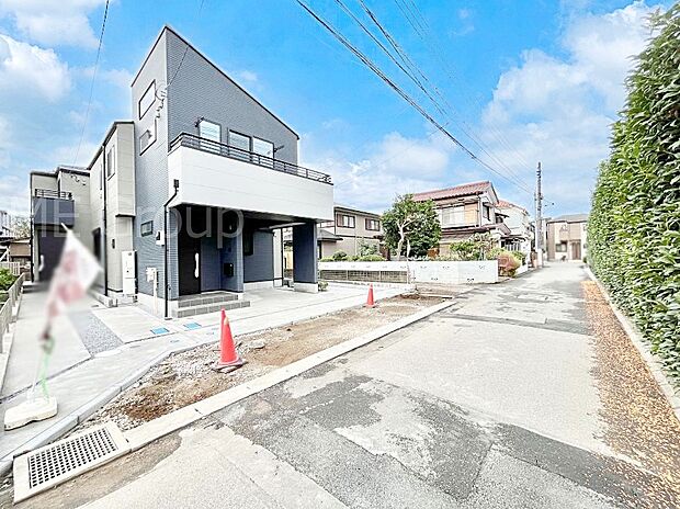 奥まった地形は、車道に面しておらず、静かでプライベート感を味わえる立地です。