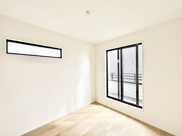 ◆3号棟◆〜Bed Room〜 マンションと違い部屋数が多いのが戸建てのメリットです。ご家族が増えたことで手狭に感じていた住まいも戸建てでは各居室プライバシーを保つことができます。