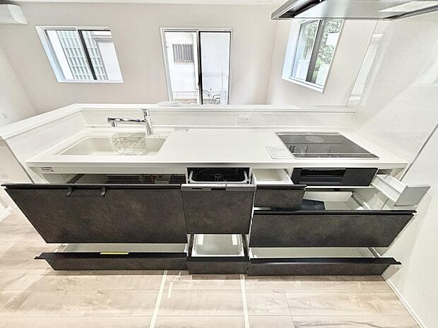 使いやすさを優先したスライド式収納タイプ!