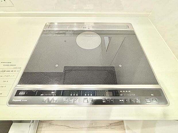 IHクッキングヒーターは天板の調理面がフラットなので調理後はサッと一拭きするだけ!