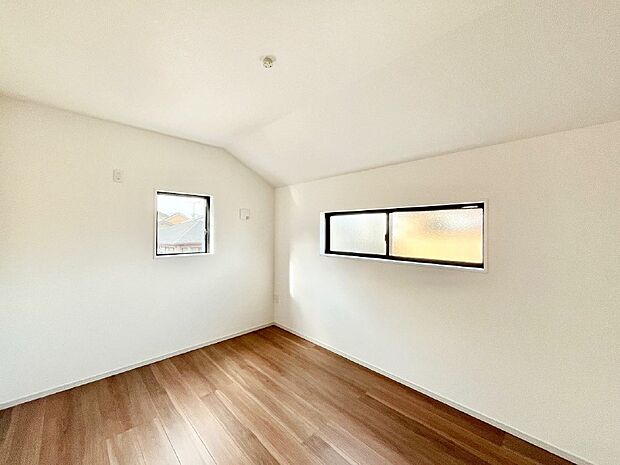 〜Bed Room〜　部屋数が多いのが戸建てのメリットです。ご家族が増えたことで手狭に感じていた住まいも戸建てでは各居室プライバシーを保つことができます。住まいにゆとりが生まれ心もリラックスできます♪