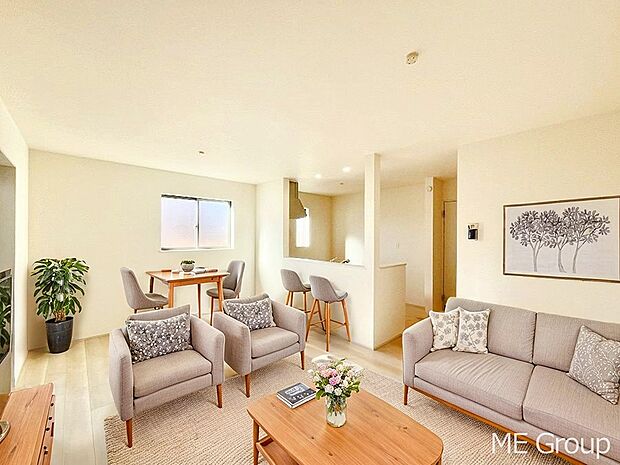 ◆A号棟◆〜Living〜　家族の食事や団らんのほか、子どもを遊ばせたり、友人を招いたりするLDKは住まいの中心。長時間過ごす場所だから、その空間は住まい全体の居心地を左右します。※家具はCGです