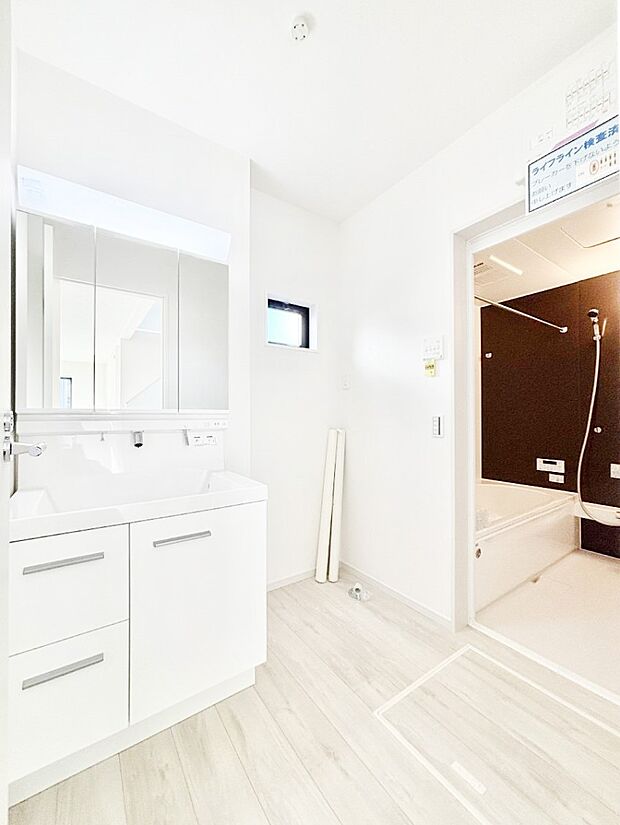 ◆2号棟◆〜Dressing Room〜　明るく清潔感溢れるパウダールーム。毎日使う場所だからこそ、快適な空間となっております。シャンプードレッサーを採用しておりますので、朝シャンも手軽に出来ます。