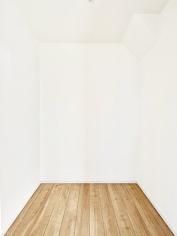 ウォークインクローゼットの活用で生活空間スッキリ