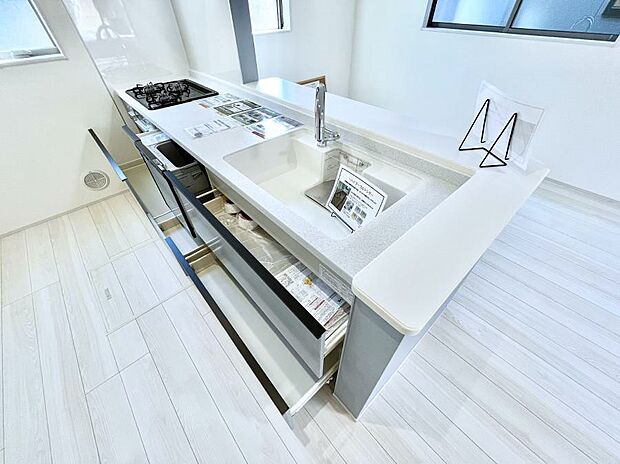 使いやすさを優先したスライド式収納タイプ！