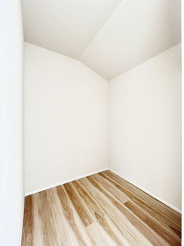 ウォークインクローゼットの活用で生活空間スッキリ