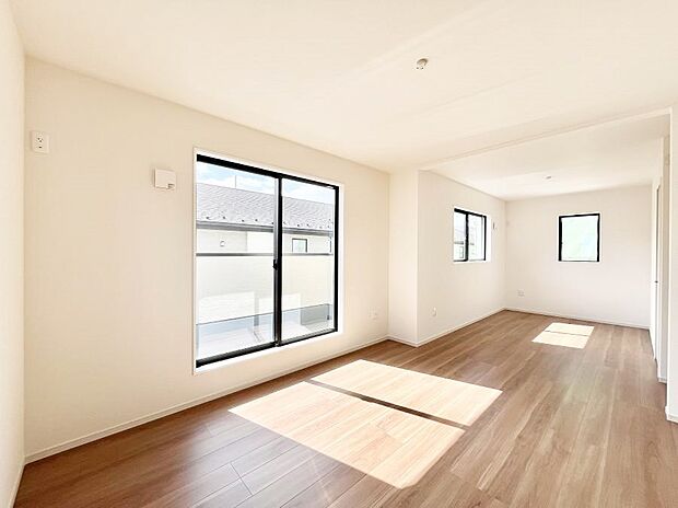 ◆4号棟◆~Bed Room~ お子様の成長に合わせて住まいのレイアウトも変わります。思春期のプライバシーを重視したり、成長に合わせて机やベットを配置したり。将来を見越しての住まい選びも大切です。