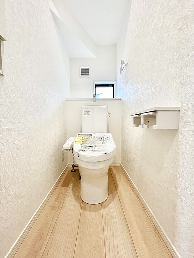 ◆5号棟◆明るく清潔感のあるトイレです。