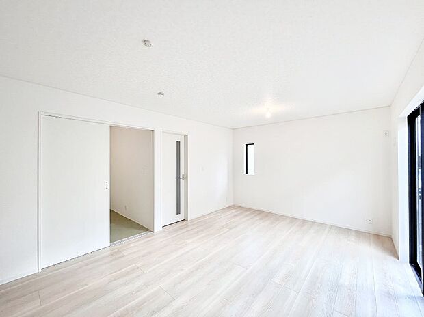 ◆5号棟◆〜Living〜 ここにはみんなが集い、食事と楽しい会話が始まる。話に夢中になりすぎて、ついつい時を忘れ夜半過ぎになってしまう。そんな束の間の幸せを感じさせてくれる場所でありたい。