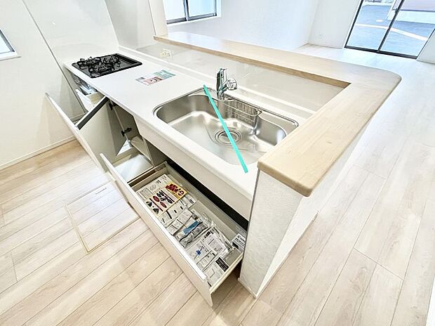 ◆2号棟◆スライド式収納なので上からの出し入れが可能！腰をかがめずに楽々！ 