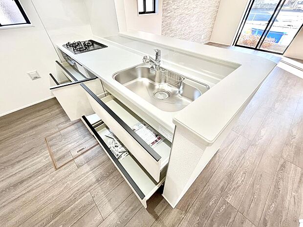 使いやすさを優先したスライド式収納タイプ！