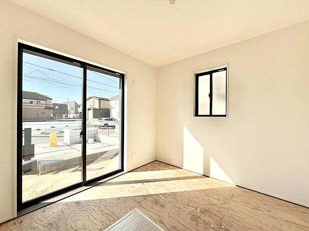 リビングと隣り合っている和室。ほっと一息できる和の空間も忘れずに。 