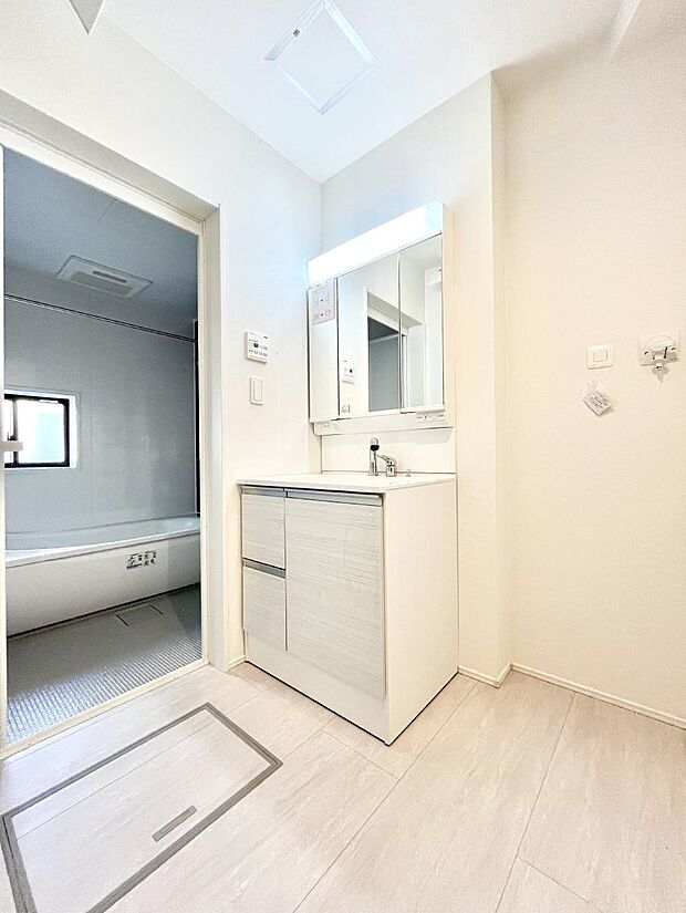 清潔感のある快適空間です。毎日の身支度も気持ち良くお使い頂けます。 