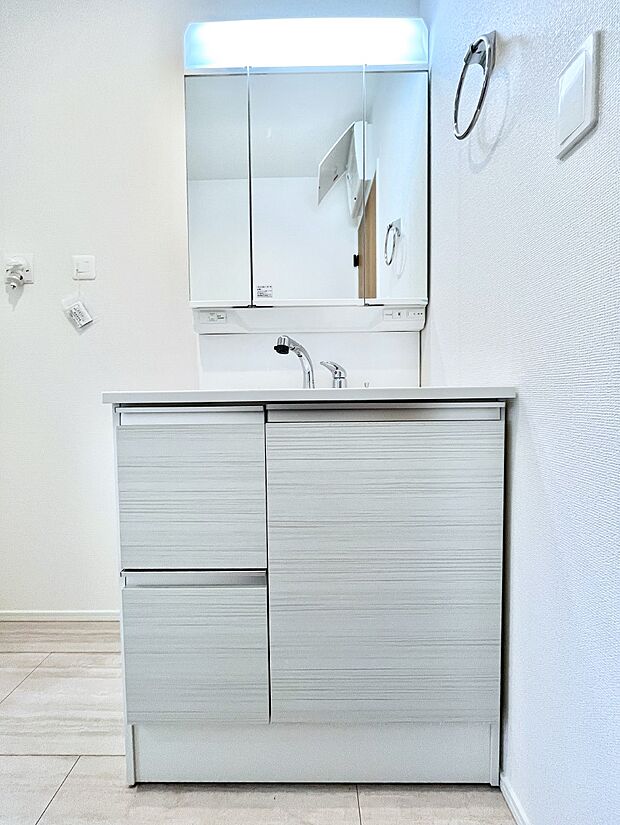 収納力と機能性に優れた洗面化粧台