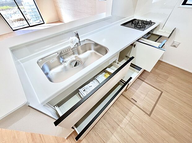 使いやすさを優先したスライド式収納タイプ!