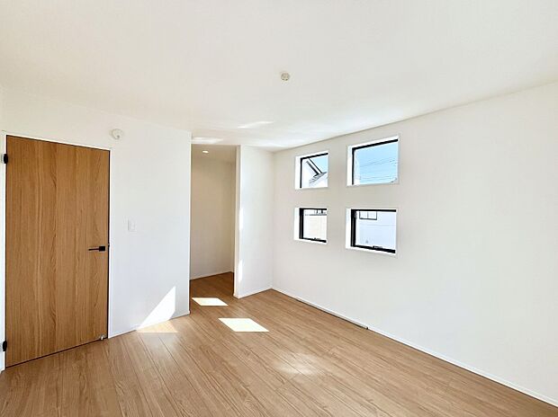 ウォークインクローゼットがあるお部屋!季節ごとの入れ替えも不要で便利です。