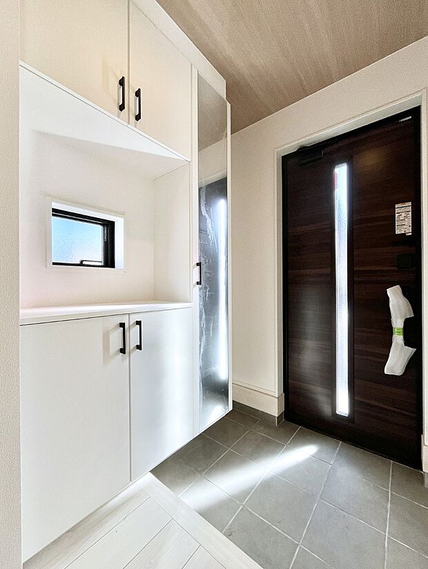 飾り棚を利用して、お越しいただくお客様をおもてなしできます。