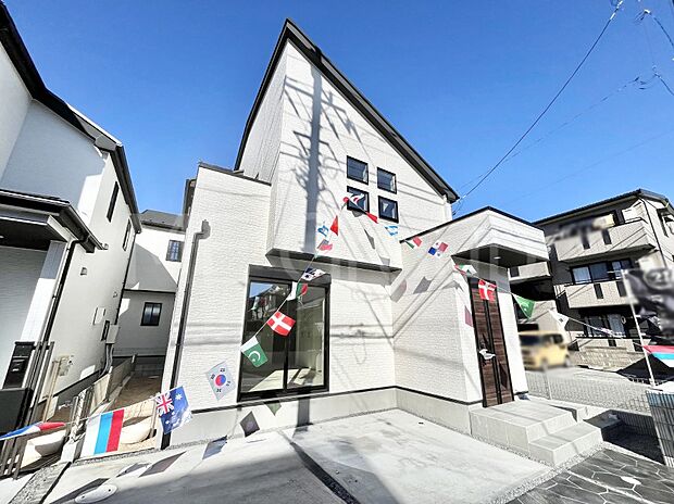 洗練された外観、上質な住空間が広がる室内は永く安心して過ごせる住居です。