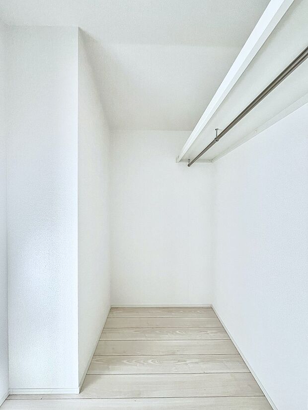 ウォークインクローゼット付きで生活空間を広く利用できます。